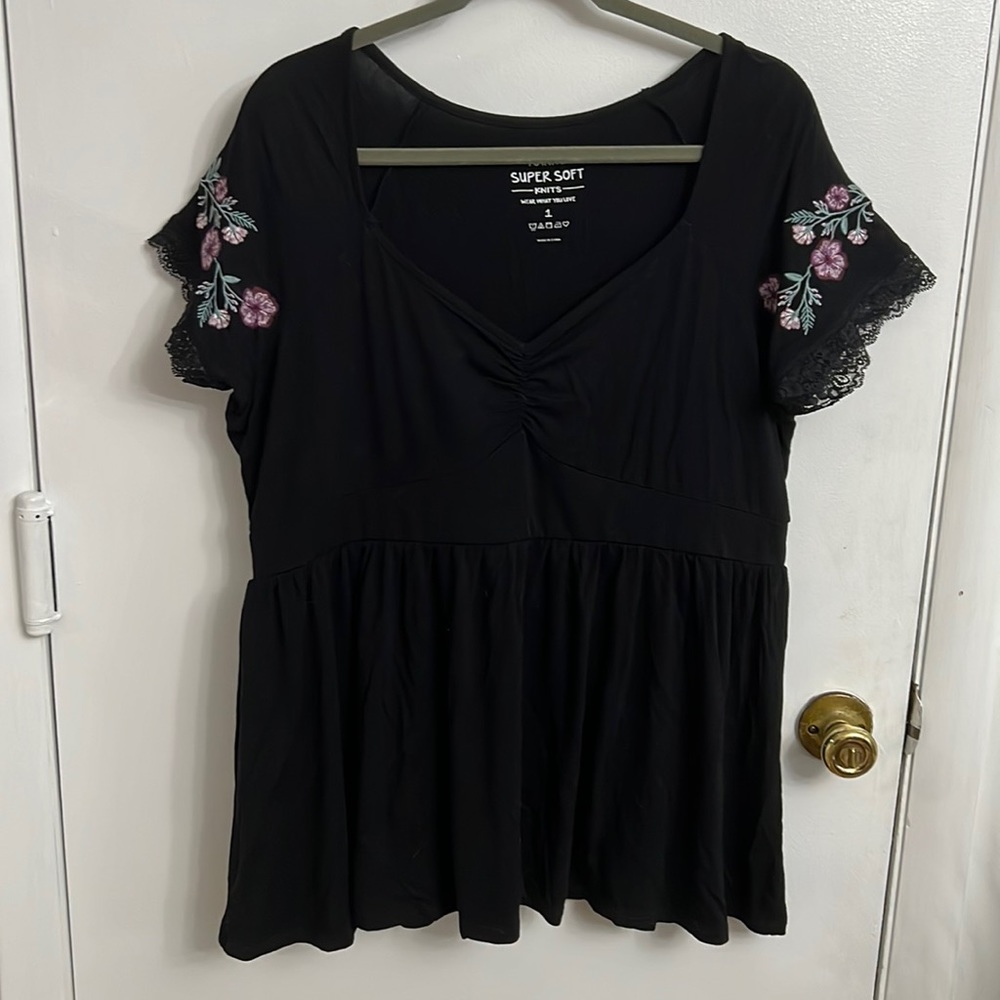 Torrid | Super soft knit | Babydoll V-neck Top | size 1